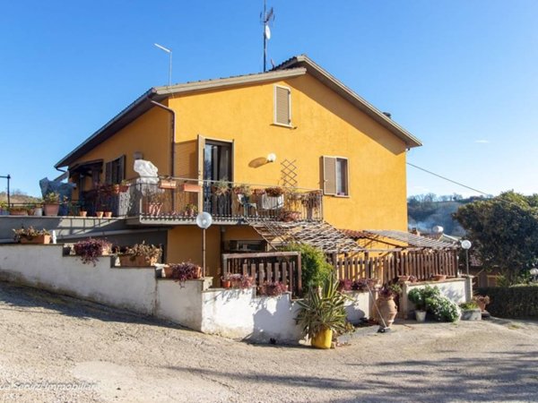 casa indipendente in vendita a Lugnano in Teverina