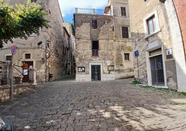locale commerciale in vendita a Lugnano in Teverina