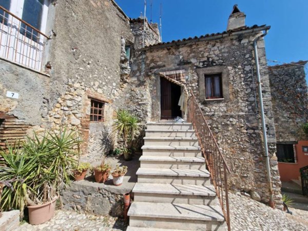 casa indipendente in vendita a Lugnano in Teverina