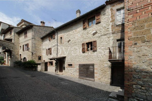 villa in vendita a Montecastrilli in zona Quadrelli