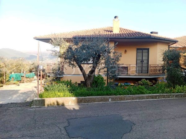 casa indipendente in vendita a Montecastrilli in zona Casteltodino