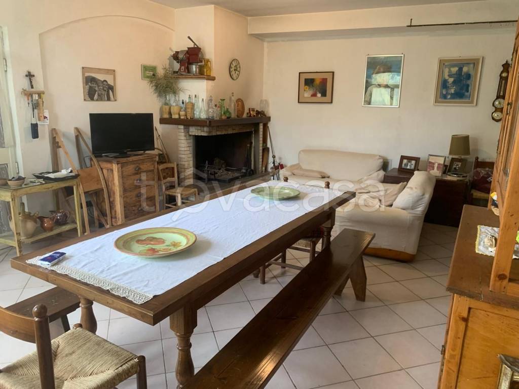 casa indipendente in vendita a Montecastrilli in zona Casteltodino