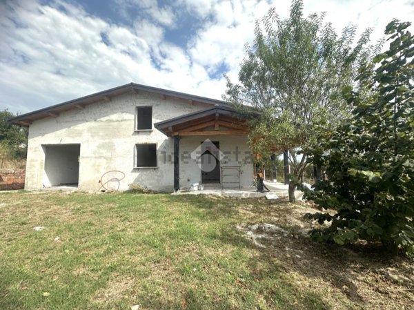 casa semindipendente in vendita a Montecastrilli