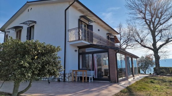 casa indipendente in vendita a Montecastrilli