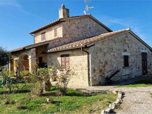 casale in vendita a Montecastrilli