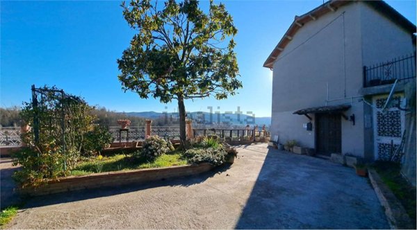 casa indipendente in vendita a Montecastrilli