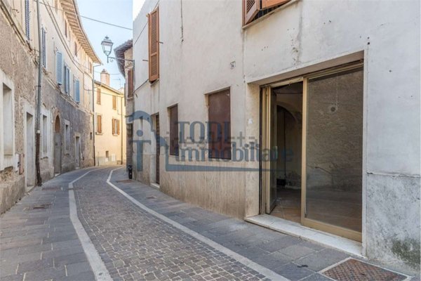 negozio in vendita a Montecastrilli
