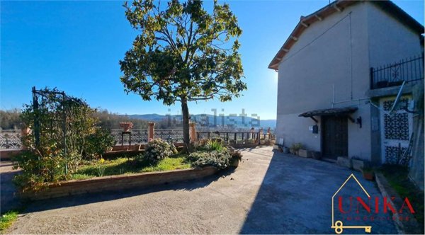 casa indipendente in vendita a Montecastrilli