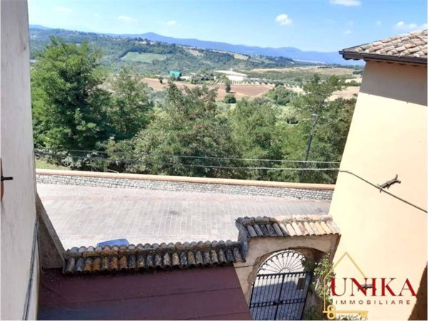 appartamento in vendita a Montecastrilli in zona Quadrelli