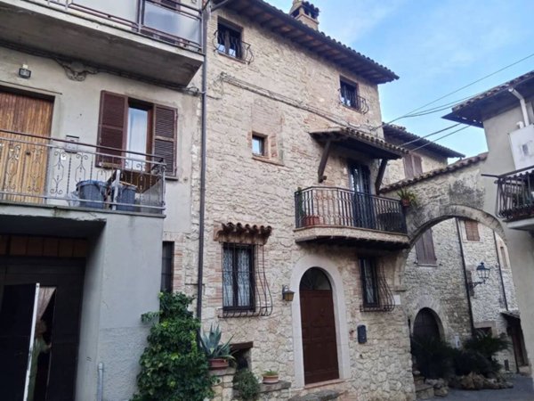 casa indipendente in vendita a Montecastrilli in zona Quadrelli