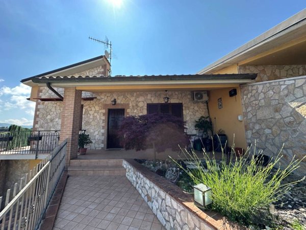 casa indipendente in vendita a Montecastrilli in zona Casteltodino