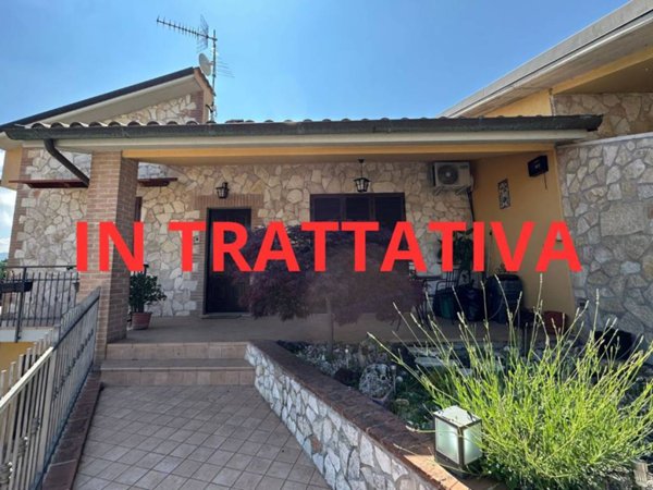 casa indipendente in vendita a Montecastrilli in zona Casteltodino