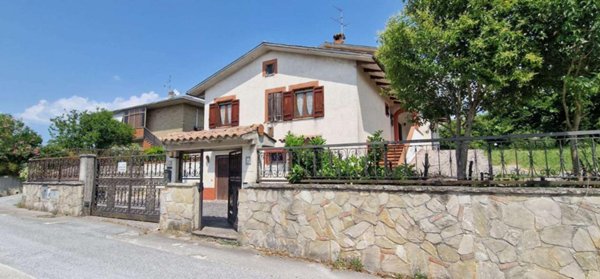casa indipendente in vendita a Montecastrilli