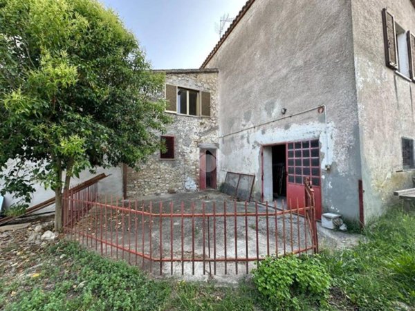 appartamento in vendita a Montecastrilli in zona Castel dell'Aquila
