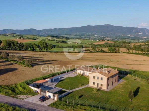 casa indipendente in vendita a Montecastrilli