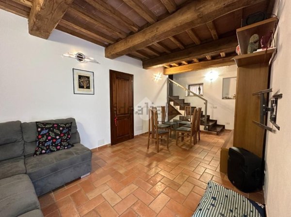 casa indipendente in vendita a Montecastrilli in zona Quadrelli