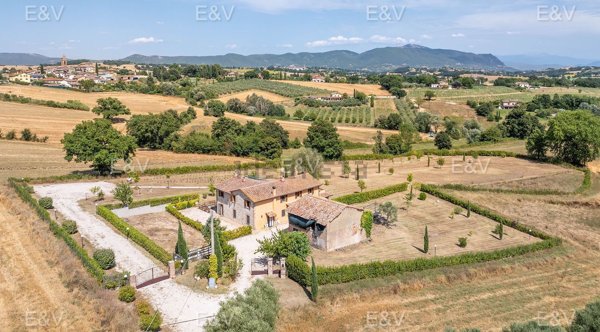 casale in vendita a Montecastrilli