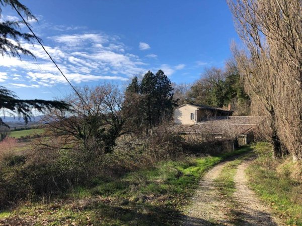 casa indipendente in vendita a Montecastrilli