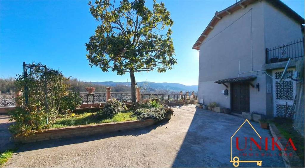 casa indipendente in vendita a Montecastrilli in zona Castel dell'Aquila