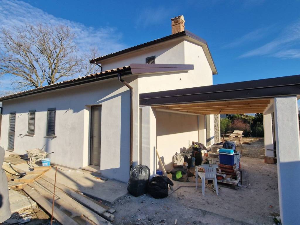casa indipendente in vendita a Montecastrilli in zona Quadrelli