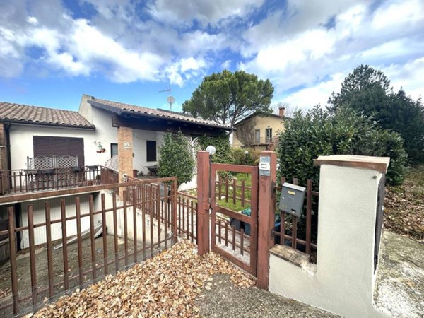 casa indipendente in vendita a Montecastrilli in zona Casteltodino