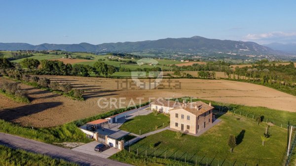 casale in vendita a Montecastrilli
