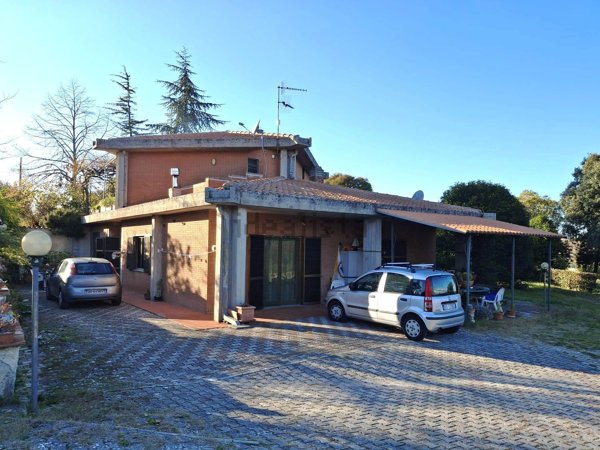 casa indipendente in vendita a Montecastrilli in zona Quadrelli