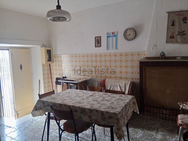 appartamento in vendita a Montecastrilli in zona Quadrelli