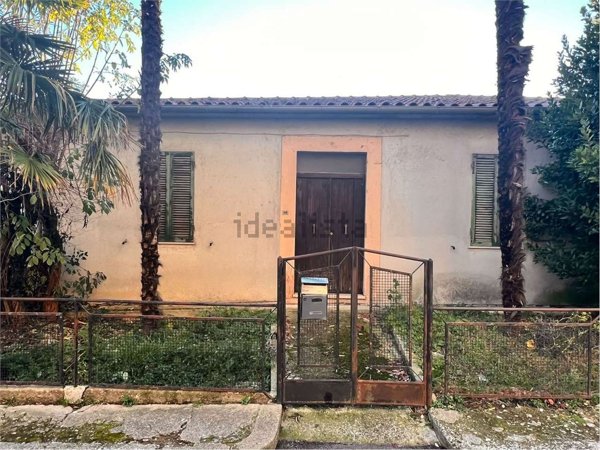 casa indipendente in vendita a Montecastrilli