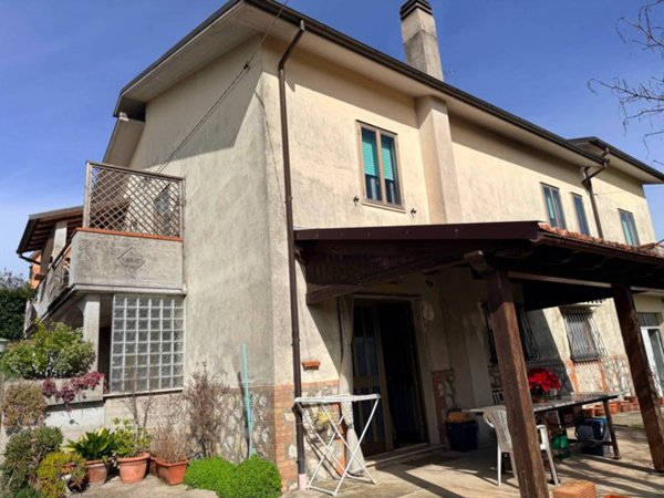 casa indipendente in vendita a Montecastrilli