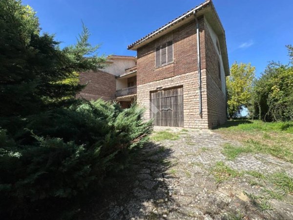 casa indipendente in vendita a Montecastrilli