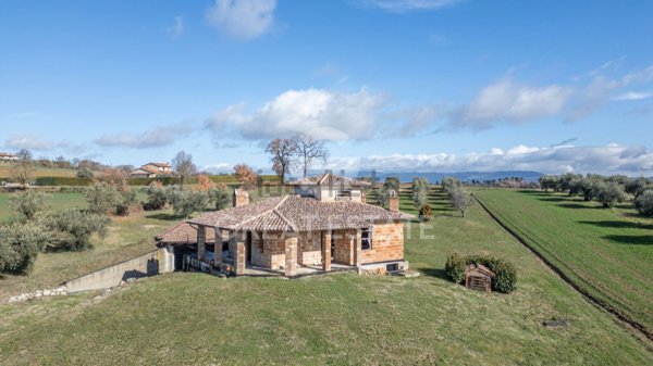 casale in vendita a Montecastrilli
