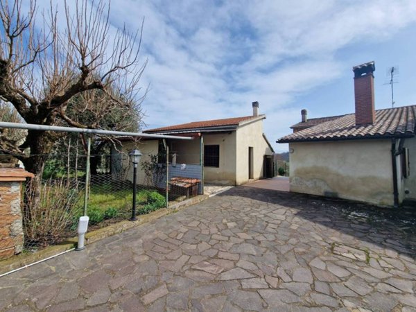 casa indipendente in vendita a Montecastrilli in zona Castel dell'Aquila