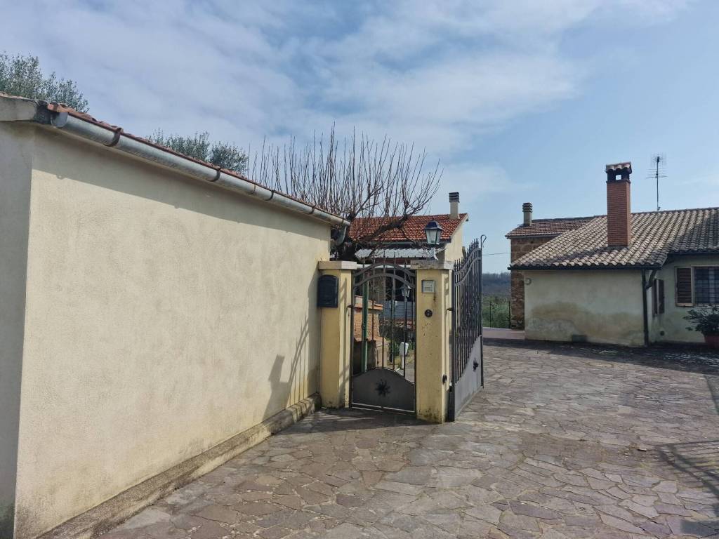 appartamento in vendita a Montecastrilli in zona Castel dell'Aquila