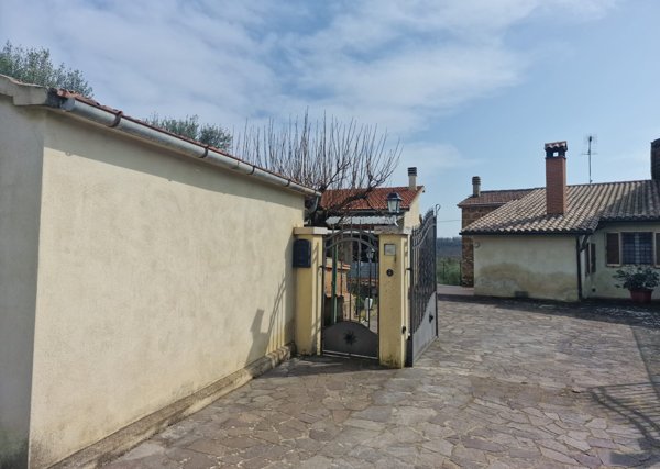 appartamento in vendita a Montecastrilli in zona Castel dell'Aquila