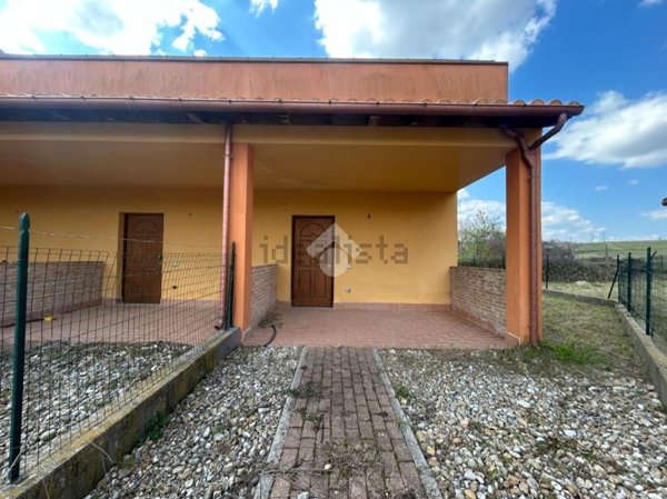 casa indipendente in vendita a Montecastrilli in zona Quadrelli