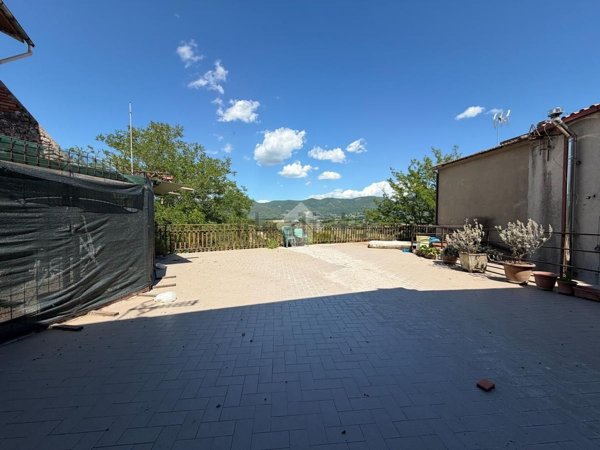 appartamento in vendita a Montecastrilli in zona Quadrelli