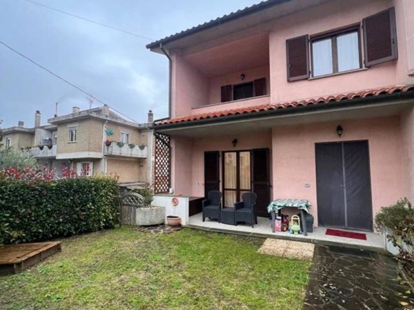 casa indipendente in vendita a Montecastrilli in zona Colle Secco
