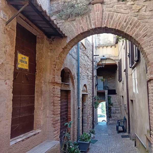 appartamento in vendita a Montecastrilli in zona Quadrelli