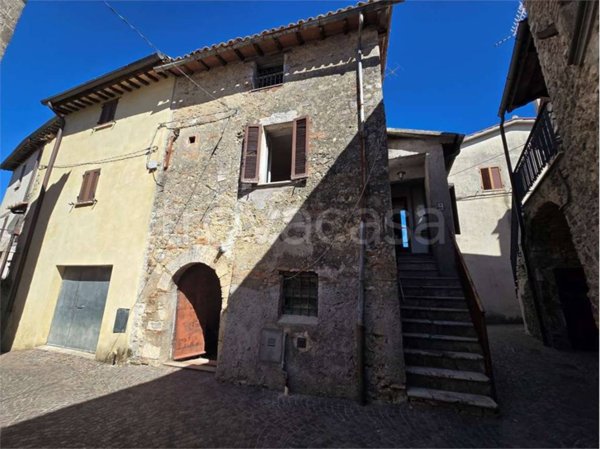 casa indipendente in vendita a Montecastrilli in zona Casteltodino
