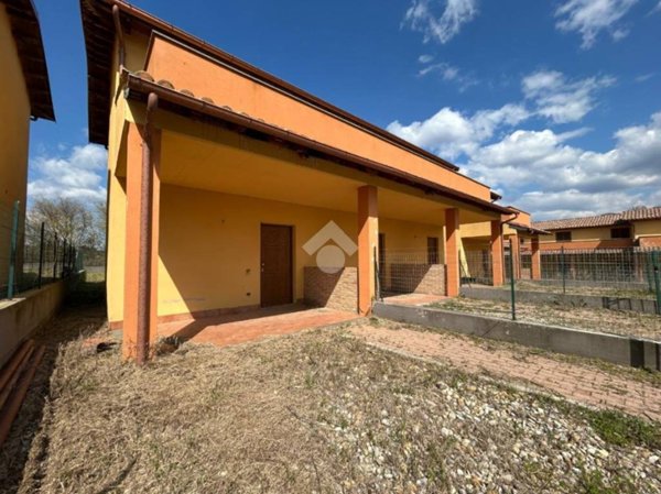 casa indipendente in vendita a Montecastrilli in zona Quadrelli