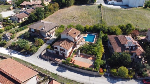 casa indipendente in vendita a Montecastrilli in zona Casteltodino