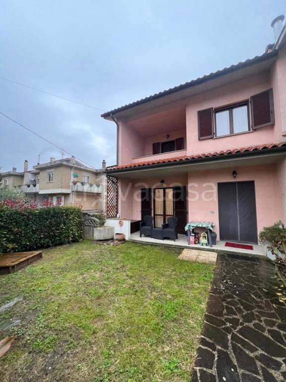 casa indipendente in vendita a Montecastrilli in zona Colle Secco
