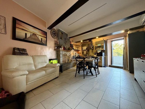 casa indipendente in vendita a Montecastrilli in zona Quadrelli