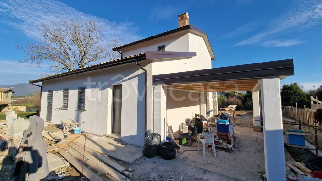 casa indipendente in vendita a Montecastrilli in zona Quadrelli