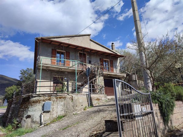 casa indipendente in vendita a Montecchio