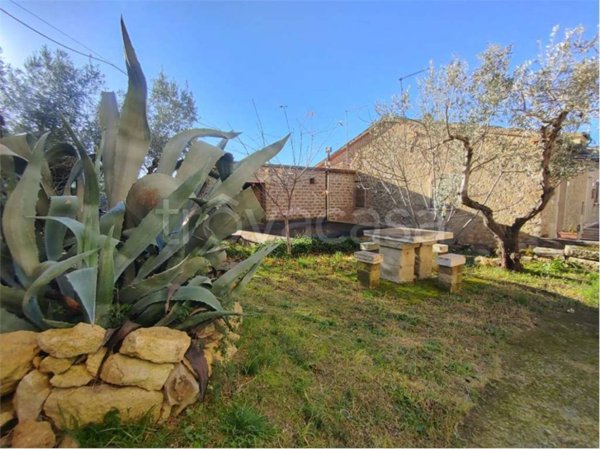 casa indipendente in vendita a Montecchio