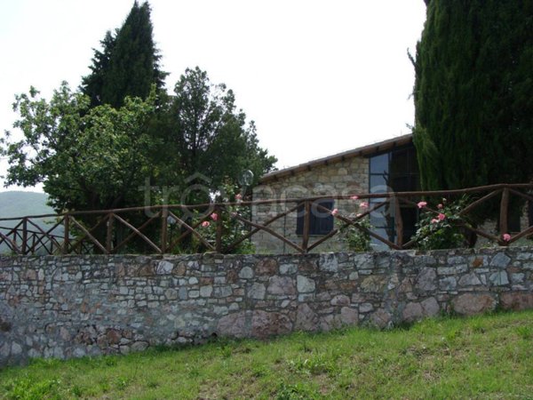 casa indipendente in vendita a Montecchio in zona Melezzole