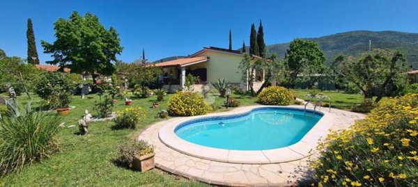 casa indipendente in vendita a Montecchio