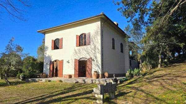 casa indipendente in vendita a Montecchio
